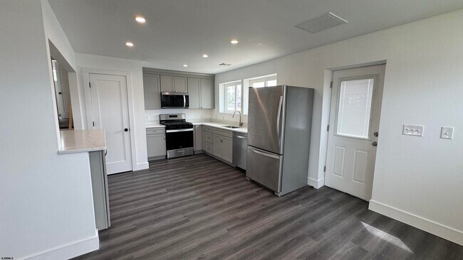 Photo - 566 N Elberon Ave