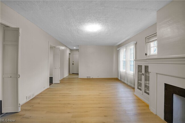 Photo - 5143 E 113th St Unit DN