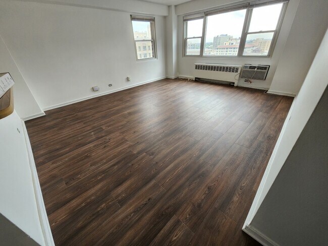 Photo - 2909 N Sheridan Rd Unidad 1405