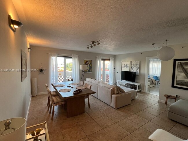 Building Photo - 227 Michigan Ave Unit 502