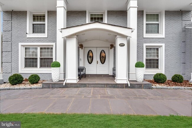 Building Photo - 10904 Gainsborough Rd