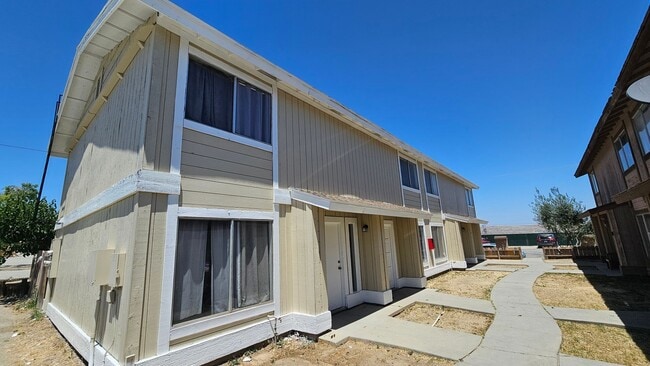 Building Photo - 211 W Ash St Unit C