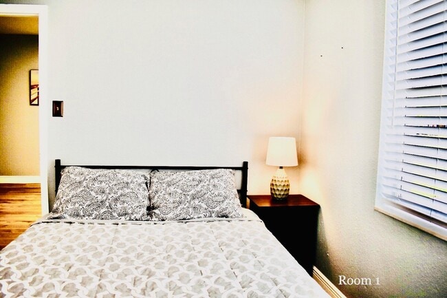 Photo - 9216 82nd Street N