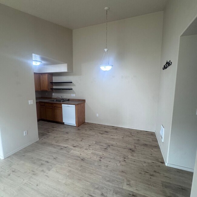 Photo - 2 Bedroom, 2 Bathroom Duplex in NE Bend – Available NOW