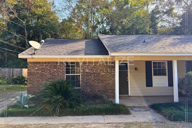 Renovated 2 Bedroom/1.5 Bathroom in Mobile! - Renovated 2 Bedroom/1.5 Bathroom in Mobile! House