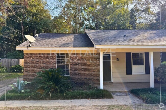 Building Photo - Renovated 2 Bedroom/1.5 Bathroom in Mobile! Rental