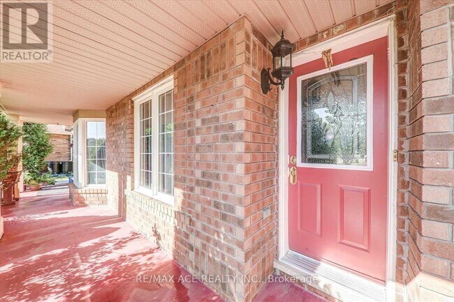 Photo - 35 Pitchpine Dr