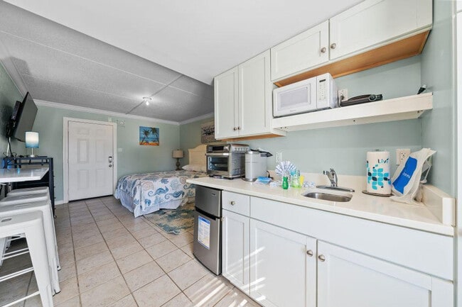 Building Photo - 200 E Beach Blvd Rental