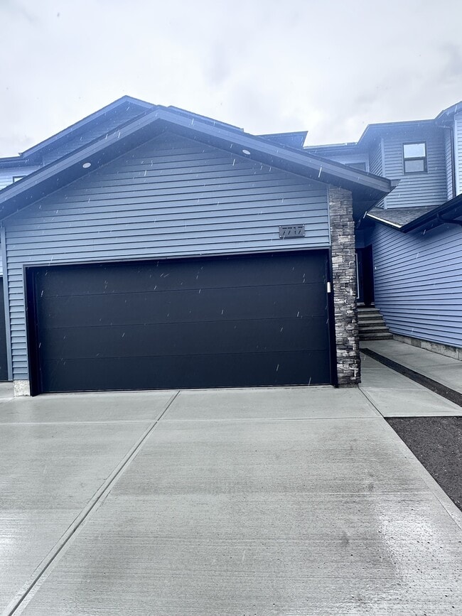 Photo - 7729-174A 174A Ave NW