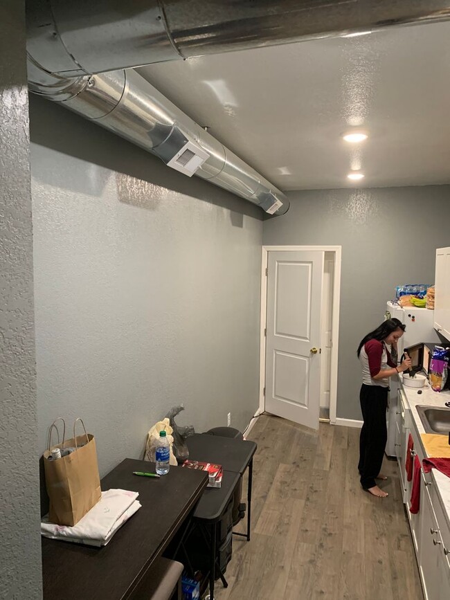 Photo - 903 E Cason st Unit 903 e carson st Front