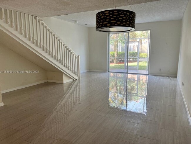 Photo - 1597 Barcelona Way