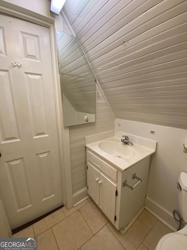 Photo - 693 Boulevard