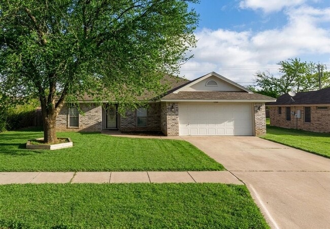 Building Photo - 2201 Ledgestone Dr