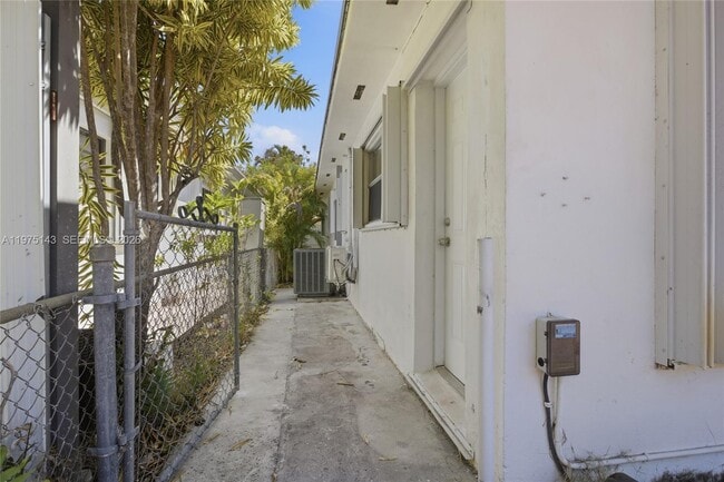 Photo - 2761 SW 33rd Ct