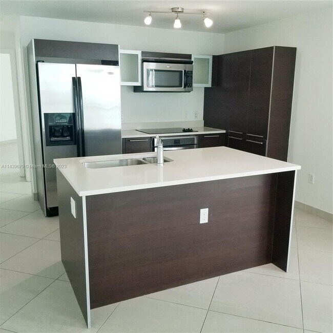 Photo - 1900 N Bayshore Dr Unidad 4010