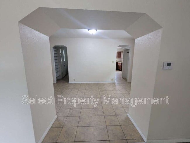 Photo - 122 W Creighton Ave