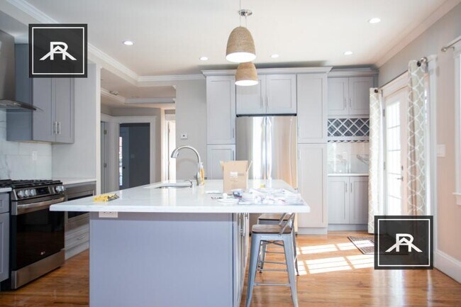 Photo - 4 bedroom in Newton MA 02467 Unit 1