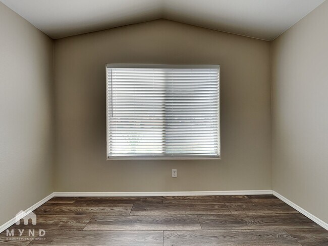 Photo - 1034 E Saddle Way