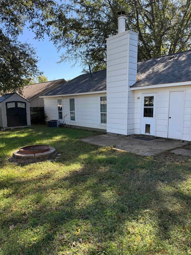 Photo - 7200 Devine St