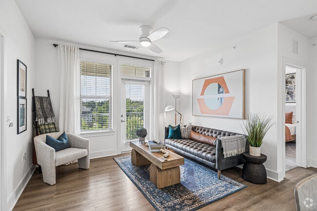 2BR, 2BA - 1,084SF - Living Room