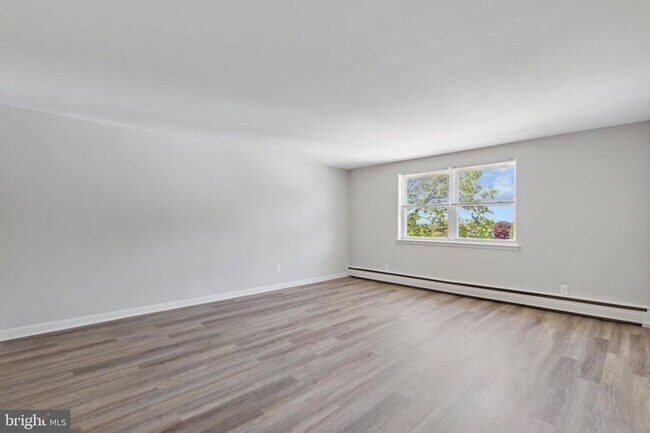 Photo - 500 Manor House Ln Unidad B3