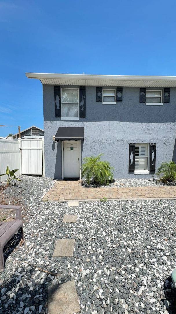 Building Photo - Fully Furnished One Bedroom Long Term Beac... Rental