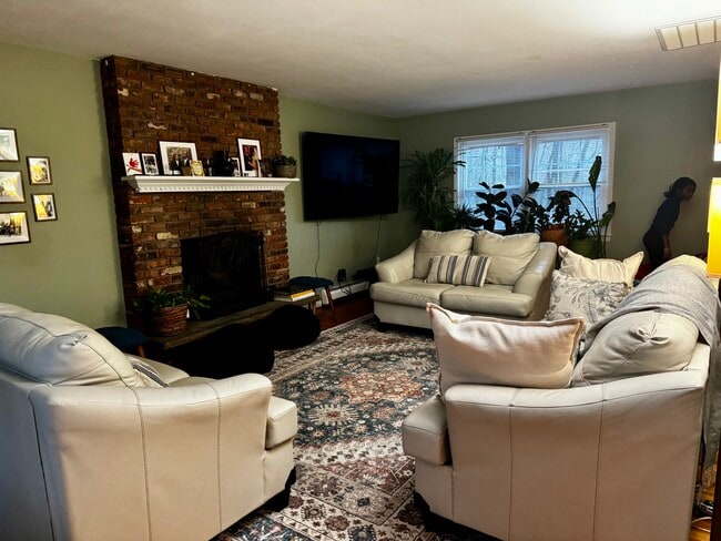 Photo - 6 Redcoat Ln