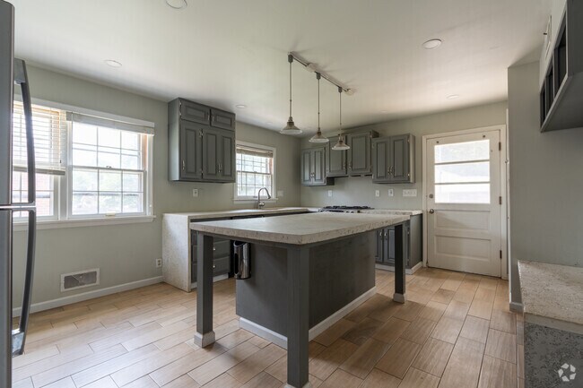 3BR, 2.5BA - Kitchen