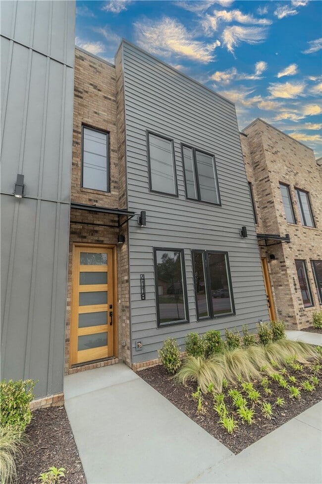 Building Photo - 4118 W Olive St