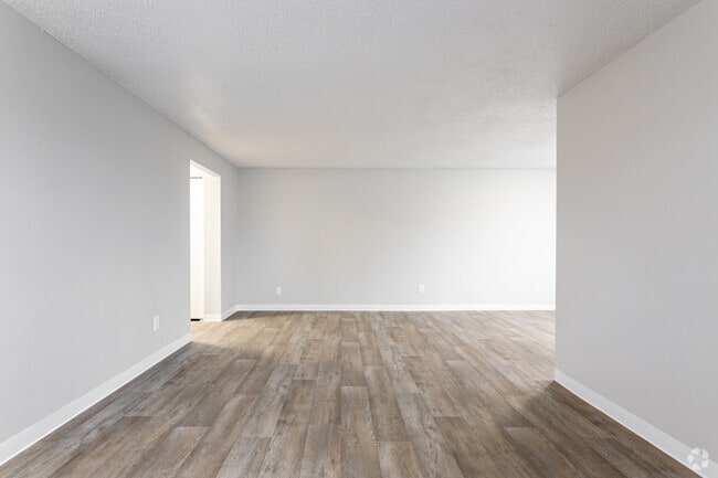 2BR, 1BA - 1,000SF