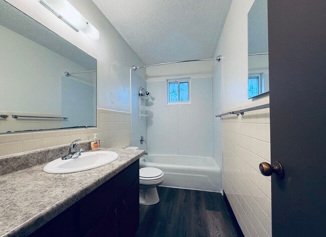 Photo - 2 bed and so much more!!!