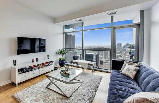 Photo - 303 W Ohio St Unidad 3408