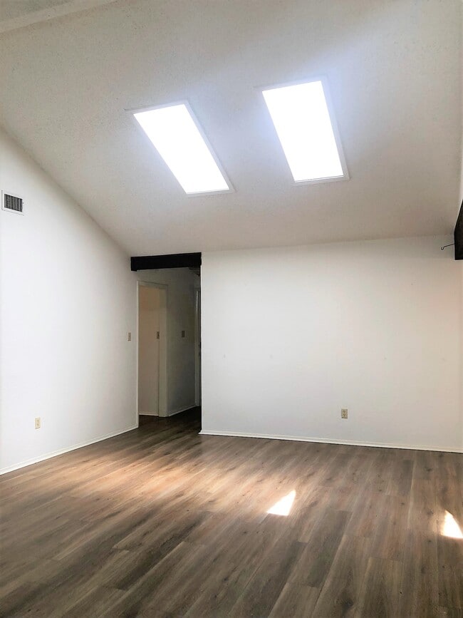 Photo - 6503 Hart Ln