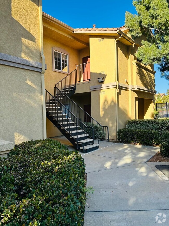 Building Photo - 2 Bed 2 Bath Condo for Rent in Murrieta