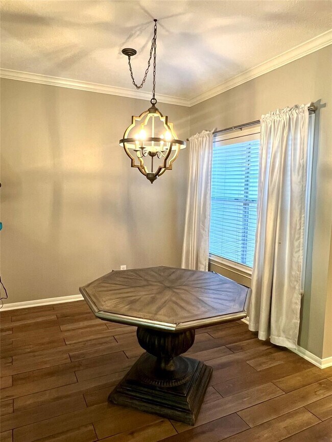 Photo - 2030 Lakeside Dr