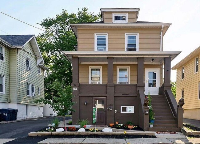 Building Photo - 480 Washington Ave Unit 4 bed 1.5 bath  in Hackensack NJ