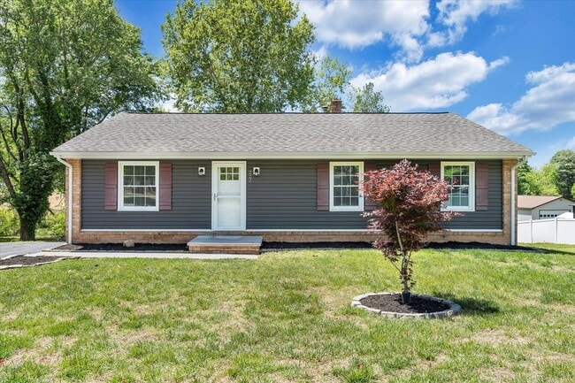 Building Photo - 222 Spring Grove Dr