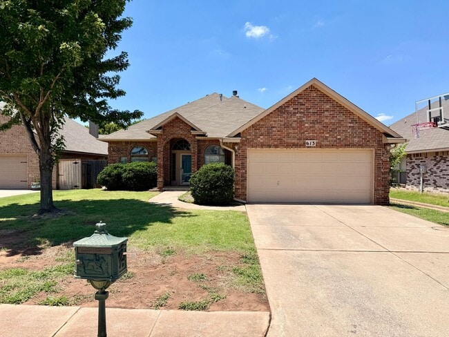 Building Photo - Beautiful 4 Bed 2 Bath in Moore Schools