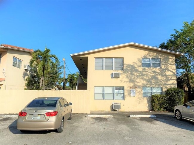 Building Photo - 1010 SW 16th Ave Unit A Rental
