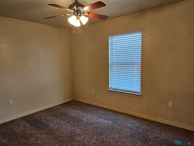 Photo - 141 Townsgate Plaza