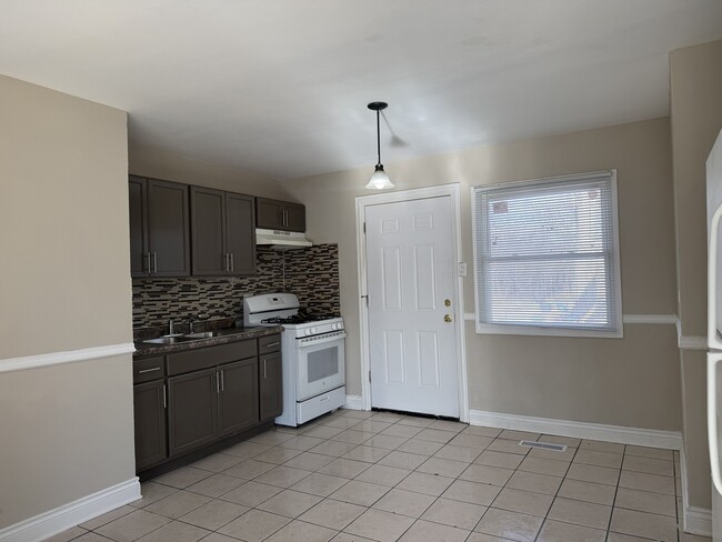 Photo - 537 Andover St