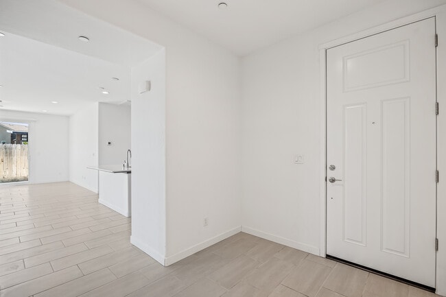 Photo - 821 Amanecer Ave