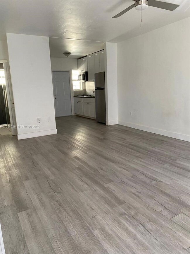 Building Photo - 4201 Indian Creek Dr Unit 8