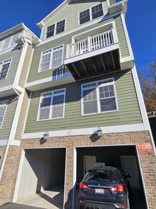 Building Photo - 11 Old Golden Blue Ln Unit 9