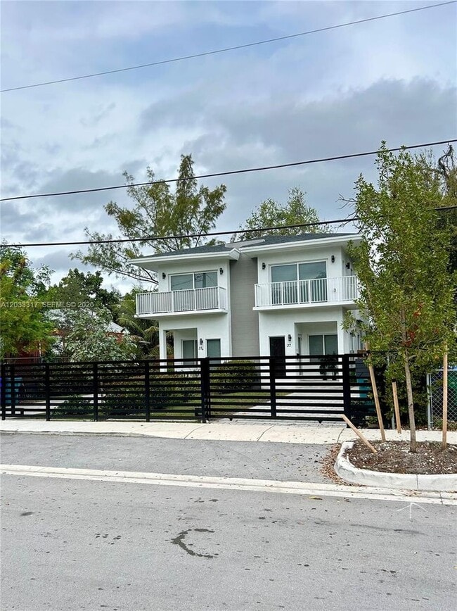 Photo - 37 NW 70th St
