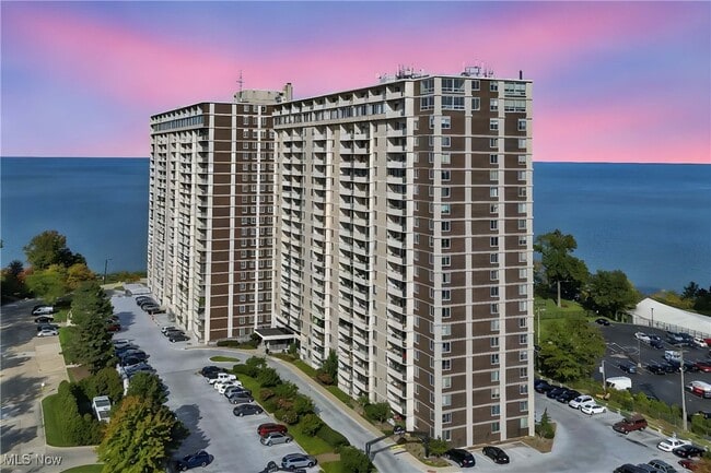 Building Photo - 12900 Lake Ave Unit 828 Rental