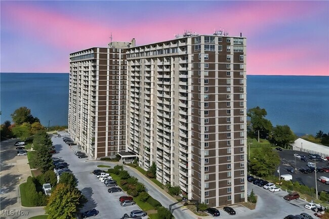Building Photo - 12900 Lake Ave Unit 828 Rental