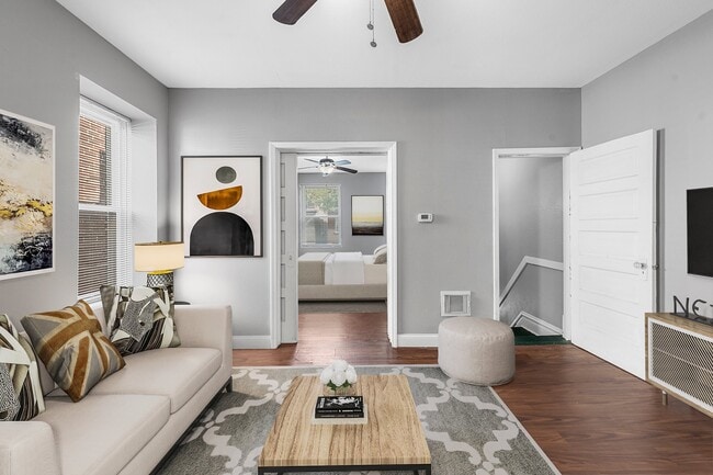 Building Photo - 4922-24 Wise Unit 4924 2F