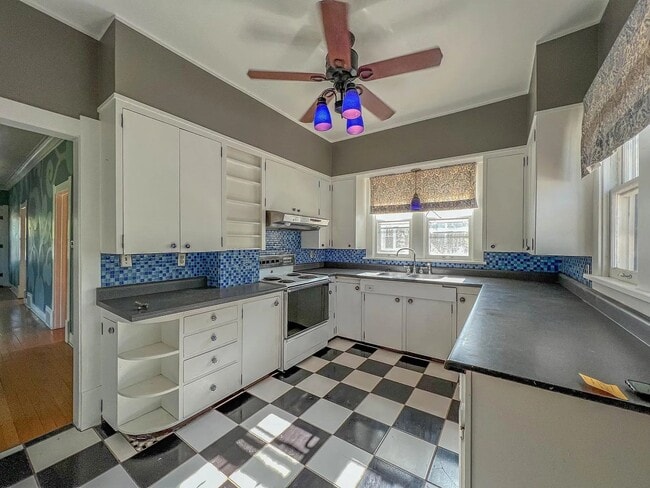 Photo - 709 E 5th St