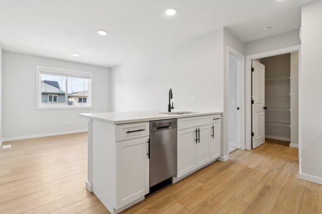 Building Photo - 20752-20724 24 Ave NW Unit GS